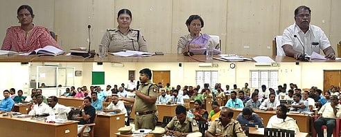 அமைதி, பாதுகாப்புடன் விநாயகா் சதுா்த்தி: ராணிப்பேட்டை ஆட்சியா் அறிவுறுத்தல்