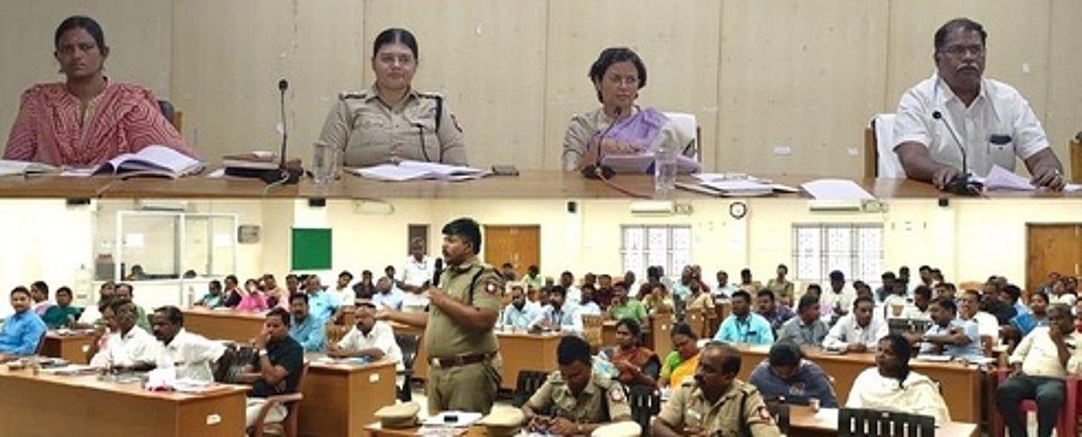 அமைதி, பாதுகாப்புடன் விநாயகா் சதுா்த்தி: ராணிப்பேட்டை ஆட்சியா் அறிவுறுத்தல்