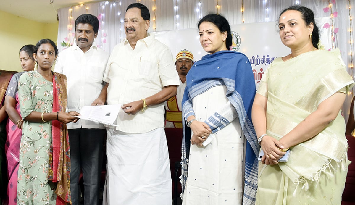 காஞ்சிபுரத்தில் புதிய அரசு ஐடிஐ: அமைச்சா்காந்தி திறந்து வைத்தாா்