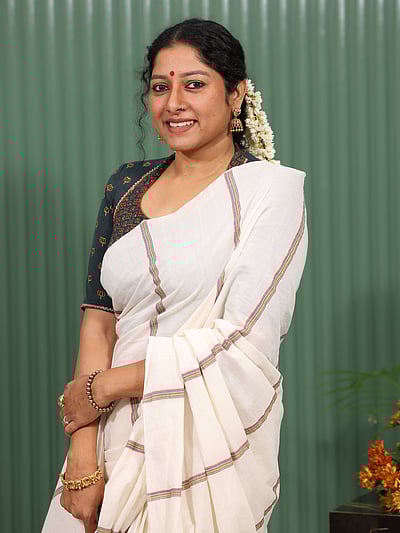 மலையாளக் கவிதை... அனுமோள்!