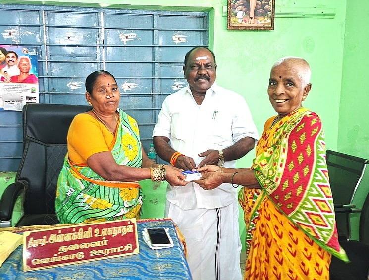 1,300 பேருக்கு ஆயுஷ்மான் காப்பீடு அட்டை