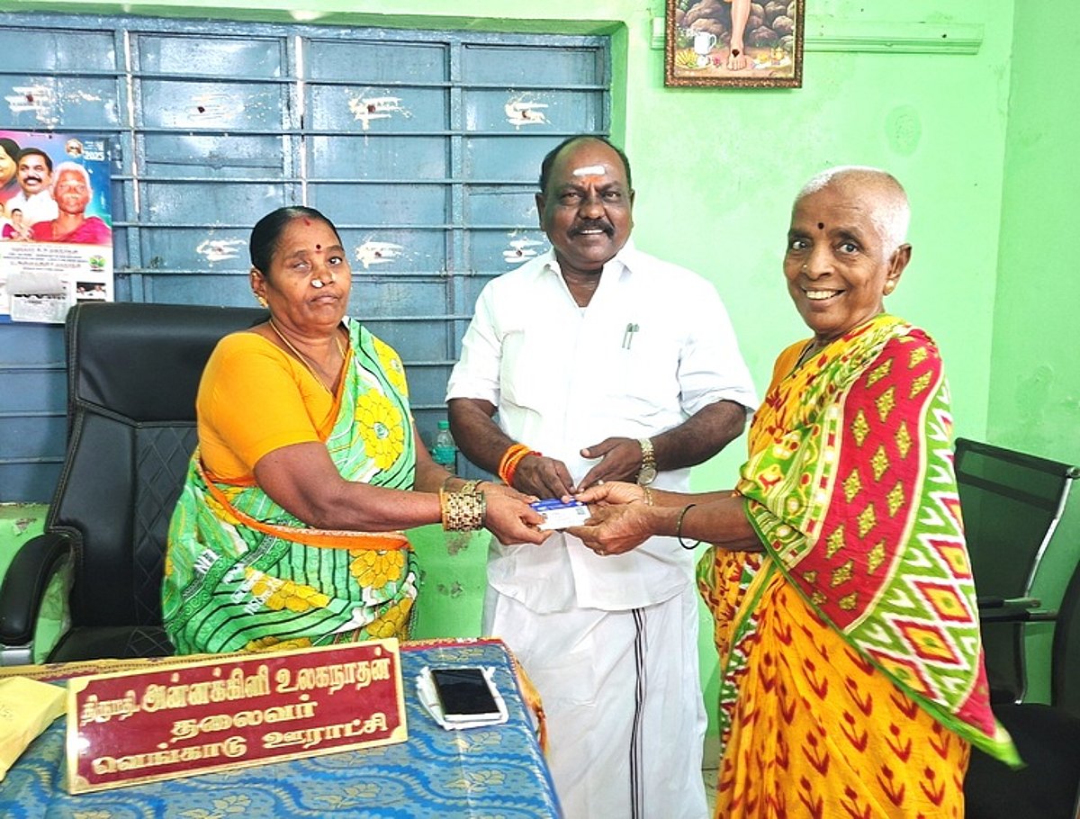 1,300 பேருக்கு ஆயுஷ்மான் காப்பீடு அட்டை