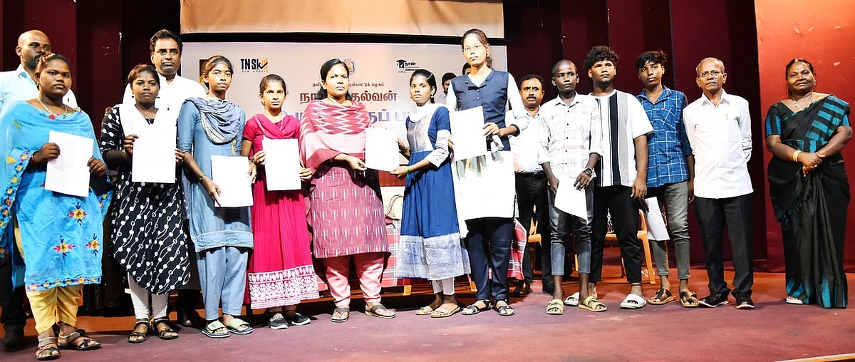 பொருளாதாரத்தில் பின்தங்கிய மாணவா்களுக்கு கல்விக் கடன்:
திருப்பத்தூா் ஆட்சியா்