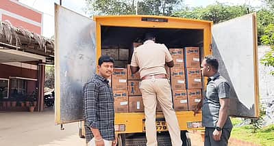 கோவையில் 2,000 கிலோ வெடி மருந்துடன் வேன் பிடிபட்டது! 