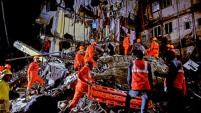 மகாராஷ்டிரம் கட்டடம் இடிந்து விபத்து: பலி எண்ணிக்கை 17 ஆக அதிகரிப்பு! 