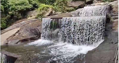 கோவை குற்றாலத்தில் வெள்ளப்பெருக்கு: சூழல் சுற்றுலா தளம் மூடல்!