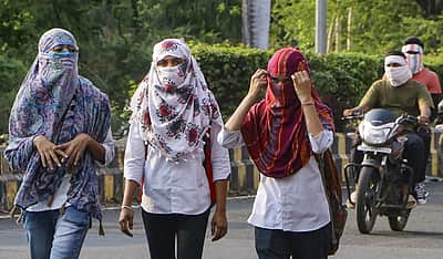 தமிழகத்தில் இன்று வெப்பநிலை 
3 டிகிரி செல்சியஸ் வரை உயரக்கூடும்