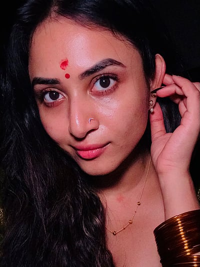 பெளர்ணமி நிலவு... ஜனனி!