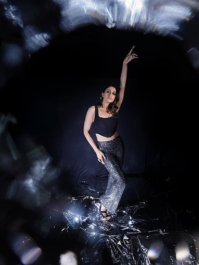 மயக்குரியே... ரெஜினா கேசண்ட்ரா!