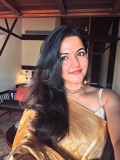 சீனிப் பழமே... அபர்ணா தாஸ்!