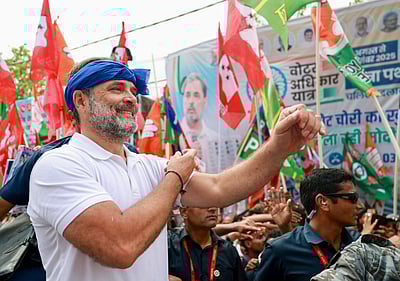 ஒட்டுமொத்த கிராமத்தை ஒரே வீடாக மாற்றிய தேர்தல் ஆணைய மேஜிக்: ராகுல்