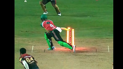 வைட் பந்தை அடிக்கச் சென்று ஆட்டமிழந்த ஷாய் ஹோப்..! வைரல் விடியோ!