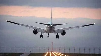 சென்னை: நள்ளிரவு கனமழையால் விமான சேவை பாதிப்பு!