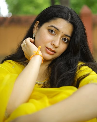 தங்க நாணம்... சுதா!