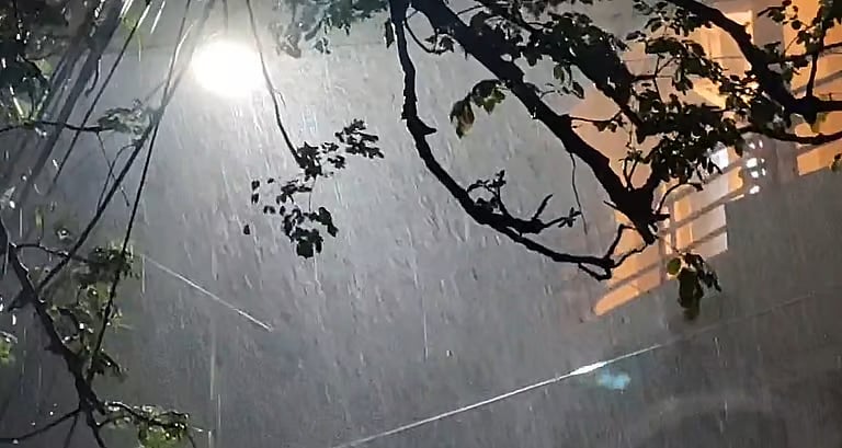 சென்னை: நள்ளிரவு கனமழையால் விமான சேவை பாதிப்பு!