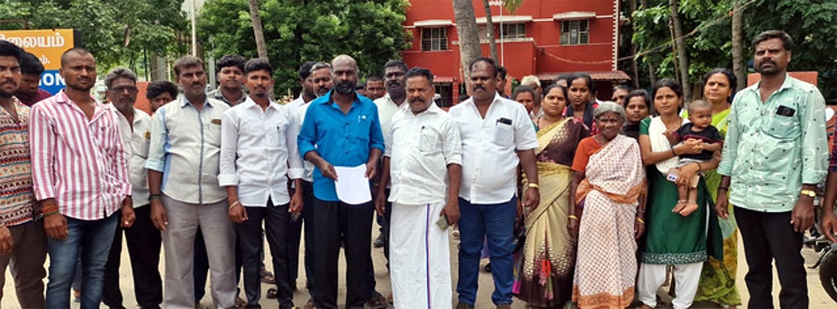 விநாயகா் ஊா்வலத்தின்போது தகராறு: காவல் நிலையத்தில் மக்கள் முற்றுகை