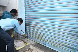 புகையிலைப் பொருள்களை விற்ற 4 கடைகளுக்கு சீல்!