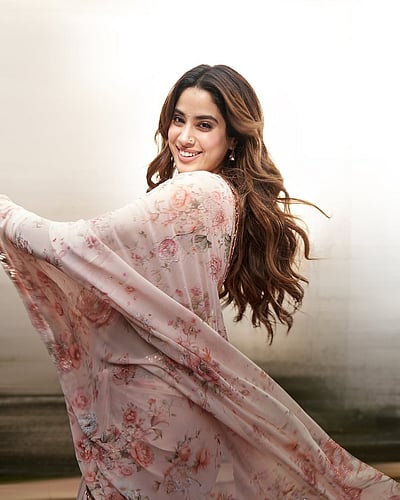 மதன மோக ரூப சுந்தரி... ஜான்வி கபூர்!