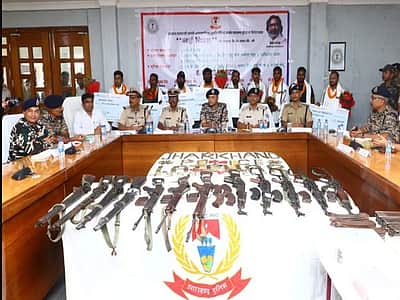 ஜார்க்கண்டில் 9 நக்சல்கள் சரண்! 