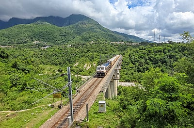 ஜம்முவிலிருந்து பழங்கள் எடுத்துச் செல்வது கடுமையாக பாதிப்பு: ‘சரக்கு ரயில் சேவை அவசியம்!’ -மெஹபூபா முஃப்தி