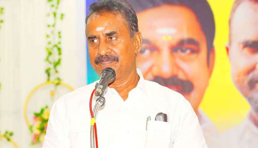 எங்கள் மீது துரோகப் பட்டம் சுமத்த முயல்வது முற்றிலும் தவறானது: எஸ்.பி. வேலுமணி 