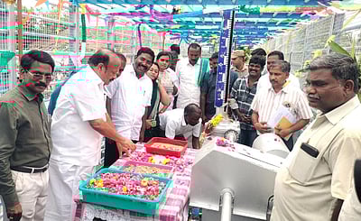 கீழணையிலிருந்து பாசனத்துக்குத் தண்ணீர் திறந்துவைத்தார் அமைச்சர்!