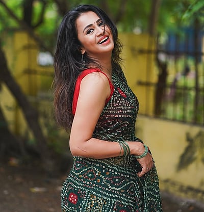 நீங்க சிரிங்க... அஞ்சனா ரங்கன்!