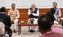 தொடரும் வினாத்தாள் கசிவு: கல்வியமைச்சரை பிரதமா் நீக்காதது ஏன்? - ராகுல் கேள்வி