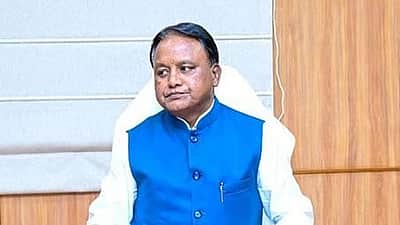 மோசமான வானிலை..! தரையிறங்க முடியாமல் தவித்த ஒடிசா முதல்வர் சென்ற விமானம்! 