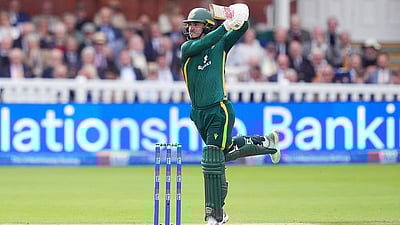 களமிறங்கிய 5 போட்டிகளிலும் அரைசதம்! கலக்கும் தென்னாப்பிரிக்க வீரர்!