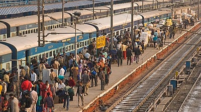 சென்னை டூ திருச்சி..! தீபாவளி கூட்ட நெரிசலைத் தவிர்க்க
மின்சார ரயில் இயக்கத் திட்டம்!