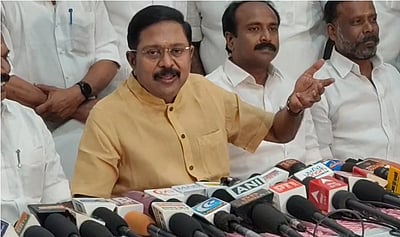 அதிமுக - பாஜக கூட்டணி 3-வது இடத்திற்குத் தள்ளப்பட வாய்ப்பு: டிடிவி தினகரன் பேச்சு