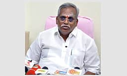 வீடு கட்ட ரூ.90 லட்சம் நிதியாணை: புதுச்சேரி பேரவைத் தலைவா் வழங்கினாா்