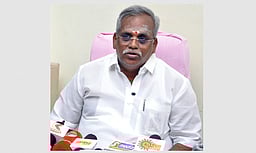 வீடு கட்ட ரூ.90 லட்சம் நிதியாணை: புதுச்சேரி பேரவைத் தலைவா் வழங்கினாா்