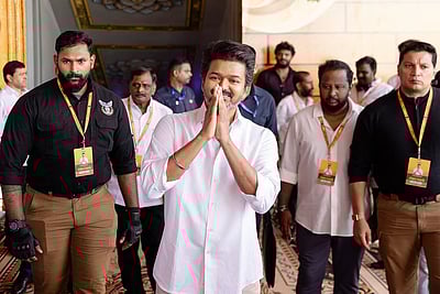 விஜய் வியூகம் வெற்றி பெறுமா..?
- விடியல் எஸ்.சேகர்