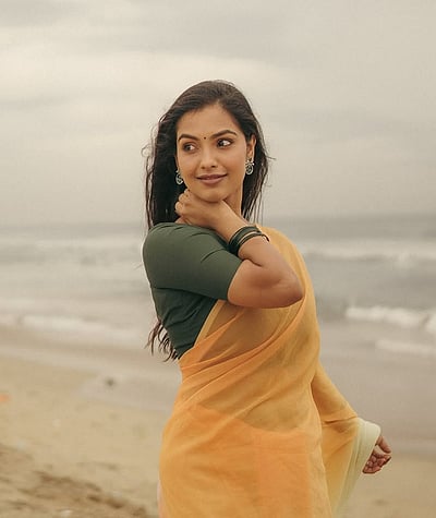 கடல் தேவதை... ஷ்ரவந்திகா! 