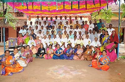 கெங்கவல்லியில் 35 ஆண்டுகளுக்குப் பிறகு சந்தித்த முன்னாள் மாணவர்கள்!
