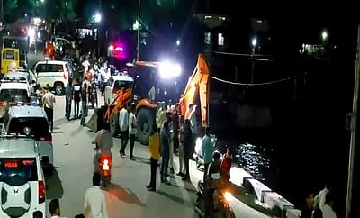 ம.பி.யில் போலீஸார் சென்ற கார் ஆற்றில் விழுந்து விபத்து: ஒருவர் சடலம் மீட்பு