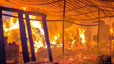 வாணியம்பாடியில் தீ விபத்து: பல லட்சம் தேக்கு மரங்கள் எரிந்து  நாசம்!