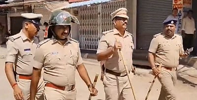 விநாயகர் ஊர்வலத்தில் கல்வீச்சு: ஹிந்து அமைப்புகள் போராட்டம்! கர்நாடகத்தில் 144 தடை!