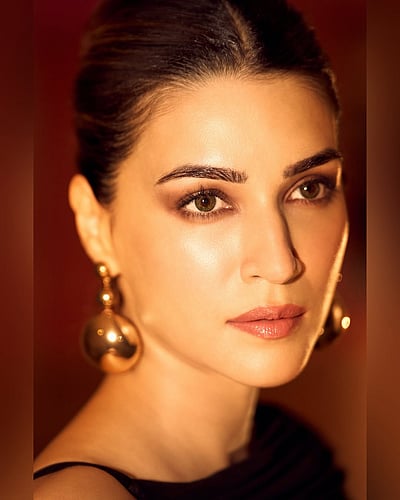 என்னை அடியோடு சாய்த்தவளே... கீர்த்தி சனோன்!