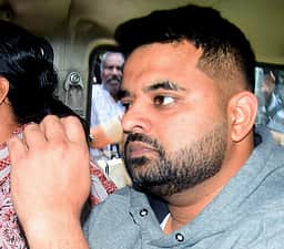 சிறையில் அறிதிறன்பேசி பயன்படுத்திய வழக்கு: முன்னாள் எம்.பி. பிரஜ்வல் ரேவண்ணா
காவல் விசாரணைக்கு ஒப்படைப்பு