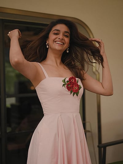 பூங்காற்று... கீர்த்தி சுரேஷ்!