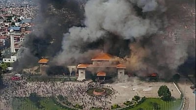 நேபாளத்தில் நாடாளுமன்றம், பிரதமர் இல்லத்துக்கு தீ! இளைஞர்கள் கலவரம்!