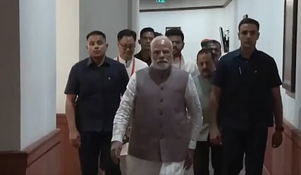 குடியரசு துணைத் தலைவர் தோ்தல் வாக்குப் பதிவு தொடங்கியது! முதலில் வாக்களித்த மோடி!