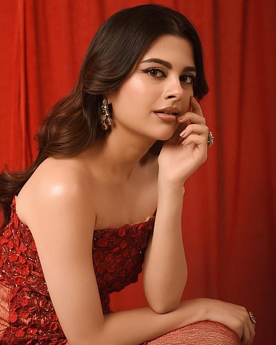 மலர்களே மலரட்டும்... சஞ்சனா கிருஷ்ணமூர்த்தி!