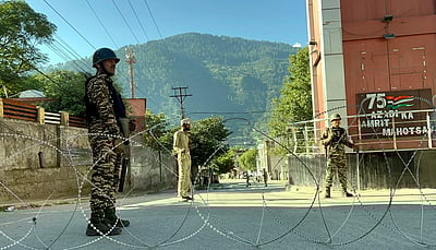 ஜம்மு - காஷ்மீரில் எம்எல்ஏ கைதுக்கு எதிராக போராட்டம்! ஊரடங்கு அமல்!