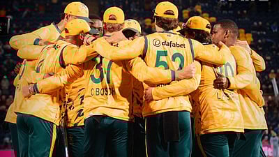 மழை குறுக்கீடு, டிஎல்எஸ் விதி: 14 ரன்கள் வித்தியாசத்தில் தெ.ஆ. வெற்றி!