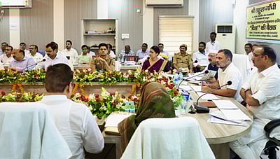 ரேபரேலியில் மாவட்ட வளர்ச்சி கூட்டம்: ராகுல் காந்தி தலைமை தாங்கினார்!