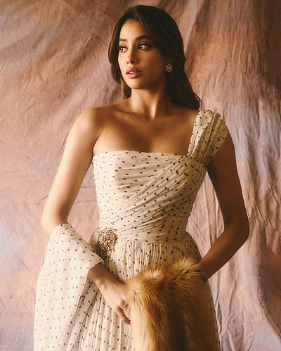 புள்ளிமான்... ஜான்வி கபூர்!